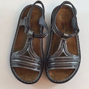 Naot shoes strap sandals metallic gray silver Sz 6